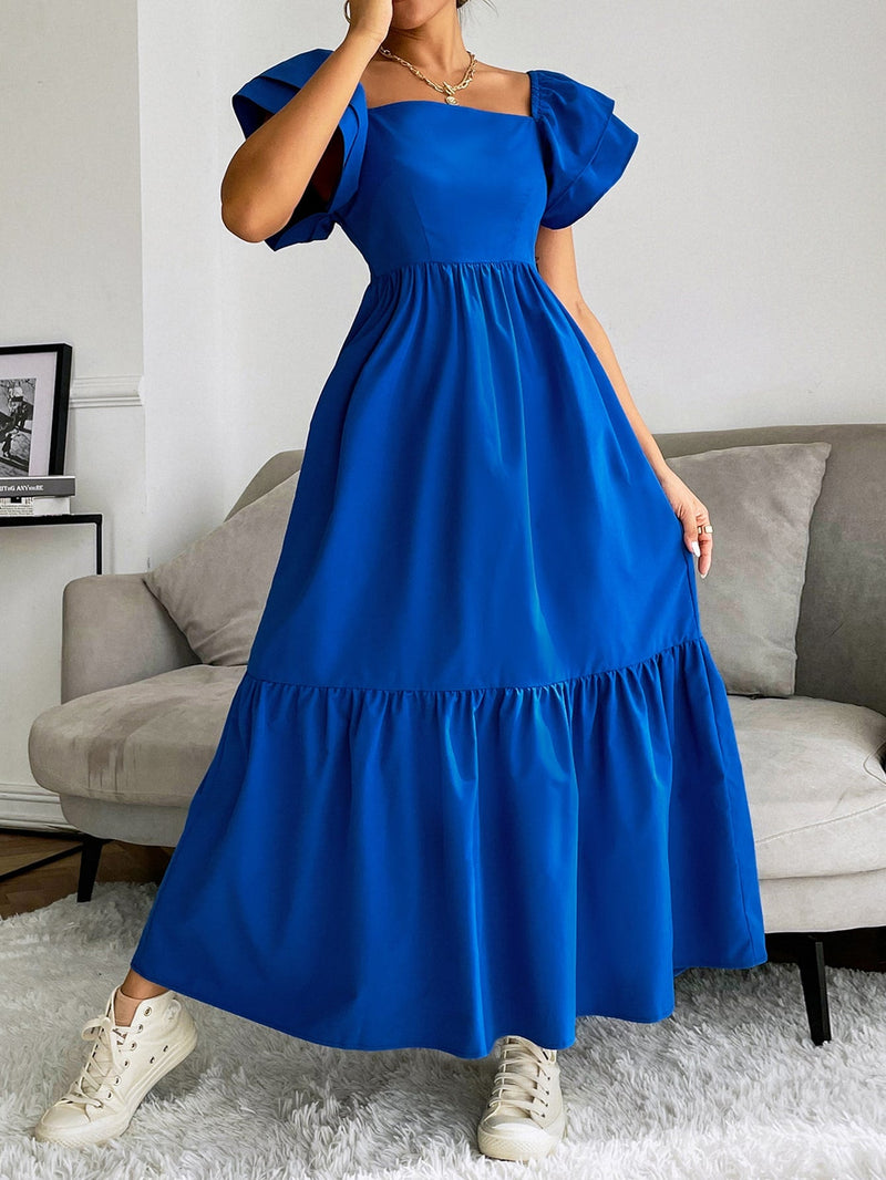 Vestido com babado e manga borboleta