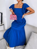 Vestido com babado e manga borboleta