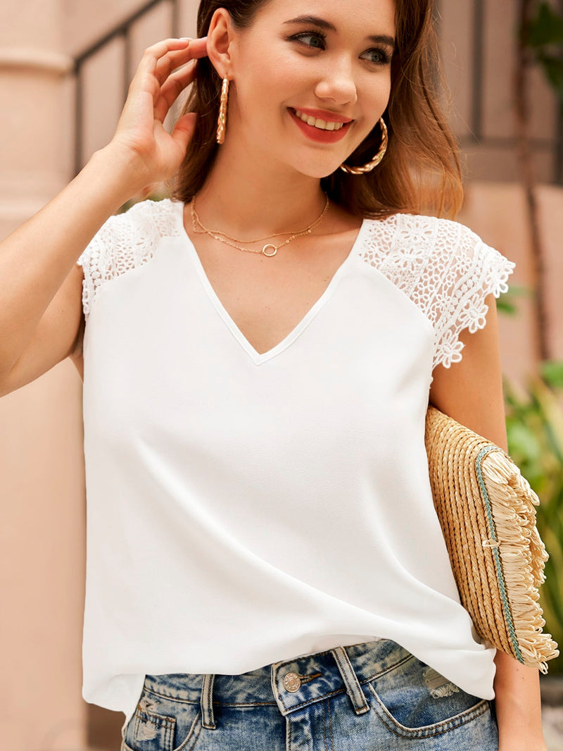 Blusa decote em V com renda