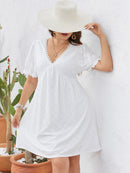 Vestido bordado de ilhós manga bufante