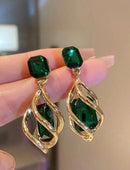 Brinco pedraria luxo