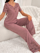 Pijama canelado com renda