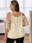 Blusa com inserção de renda