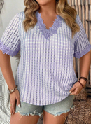 Blusa com inserção de renda