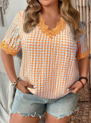 Blusa com inserção de renda