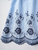 Blusa com detalhes em bordado