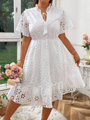 Vestido com detalhes em lese